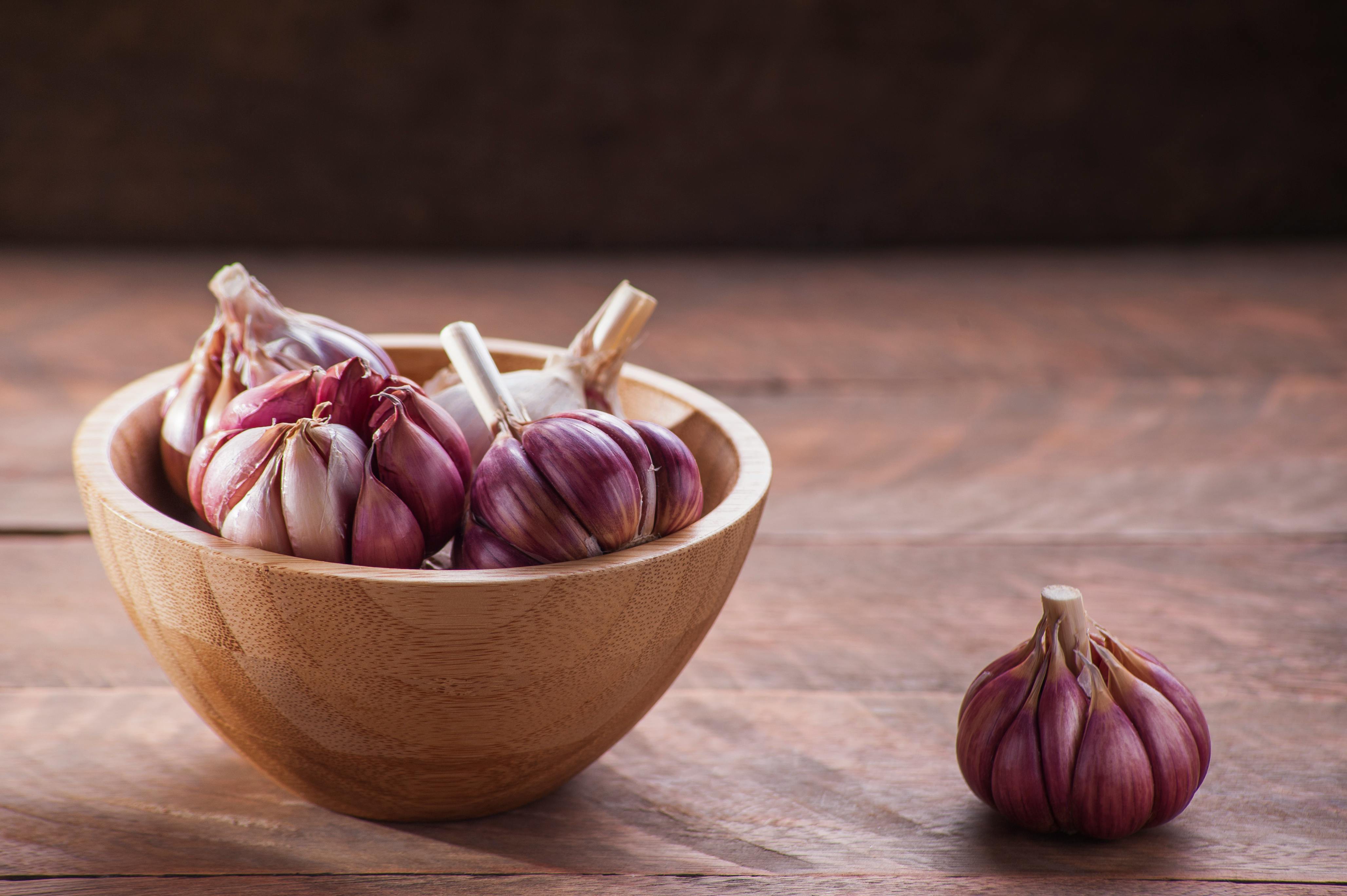 fresh garlic bulb on wooden table